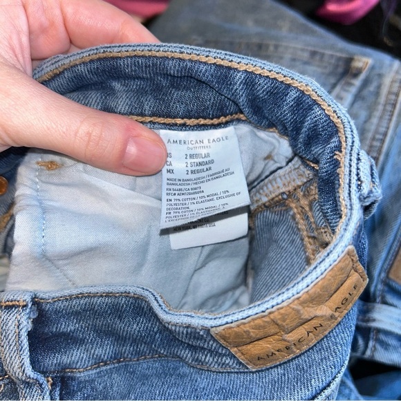 American Eagle Distressed Highest Rise Mom Jeans - Picture 6 of 7